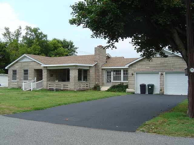 1st image of 709 Olive St
