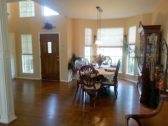 Dining Room w Wood Floors
