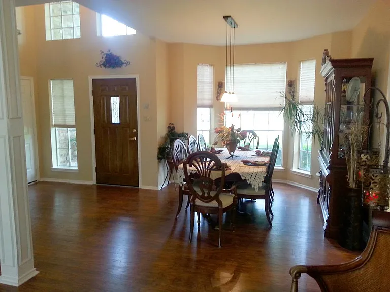 Dining Room w Wood Floors