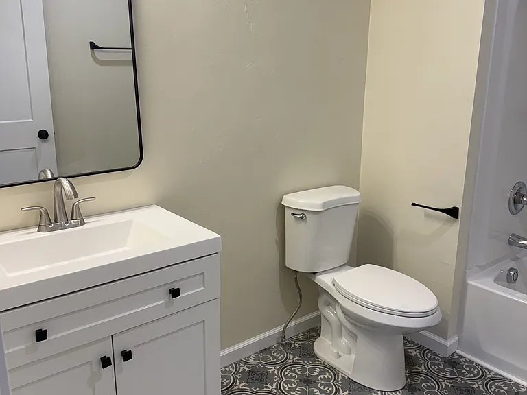 135 N 4th Ave #8 — Photo 4