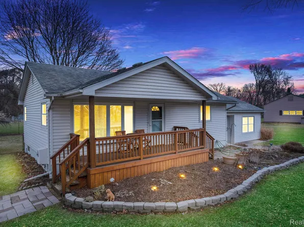 166 Briscoe Blvd, Waterford, MI 48327