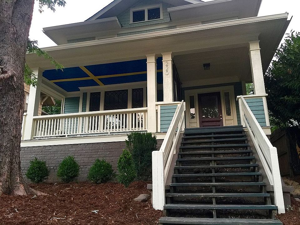 Screened in front porch.