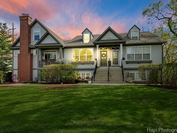 623 Broadway St, Libertyville, IL 60048