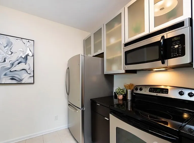 525 N Graham St — Photo 11