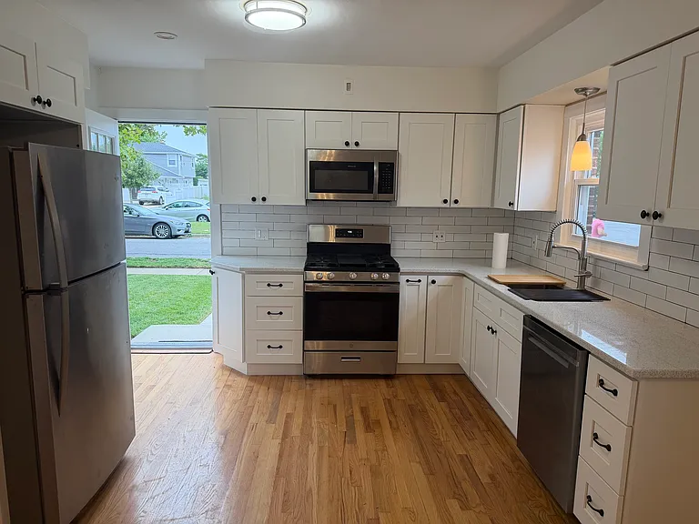 375 E Chester St #1 — Photo 3