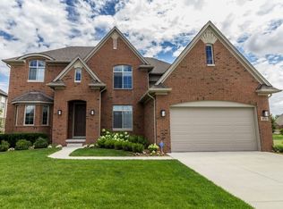 4733 Catalina Dr, Lake Orion, MI
