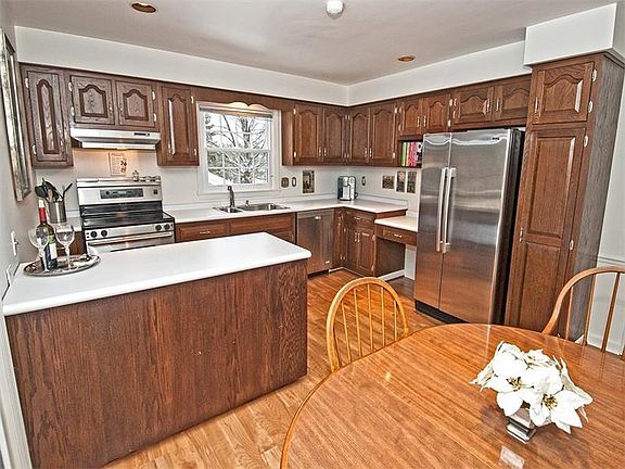 5th image of 406 Wickford Dr