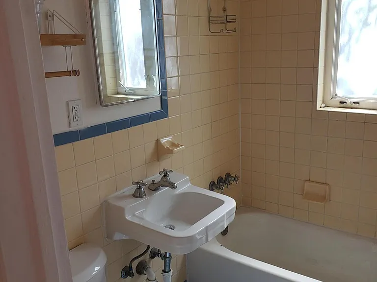 900 W Yandell Dr — Photo 11