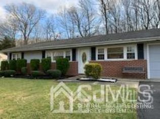 14 Hawthorne Rd S, Kendall Park, NJ 08824