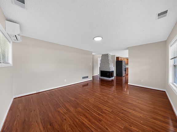 4th image of 52 Chaucer Dr
