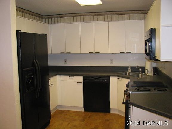 3rd image of 104 Dovecote Ln