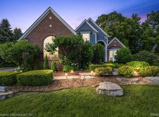 7300 Silverbeech Ln, West Bloomfield, MI 48323