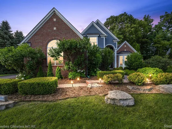 7300 Silverbeech Ln, West Bloomfield, MI 48323