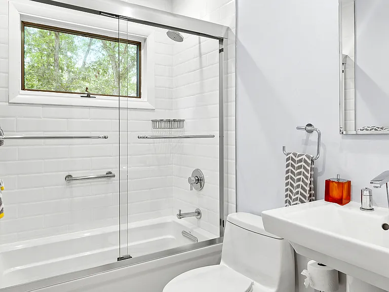 14 Bay View Ave — Photo 11