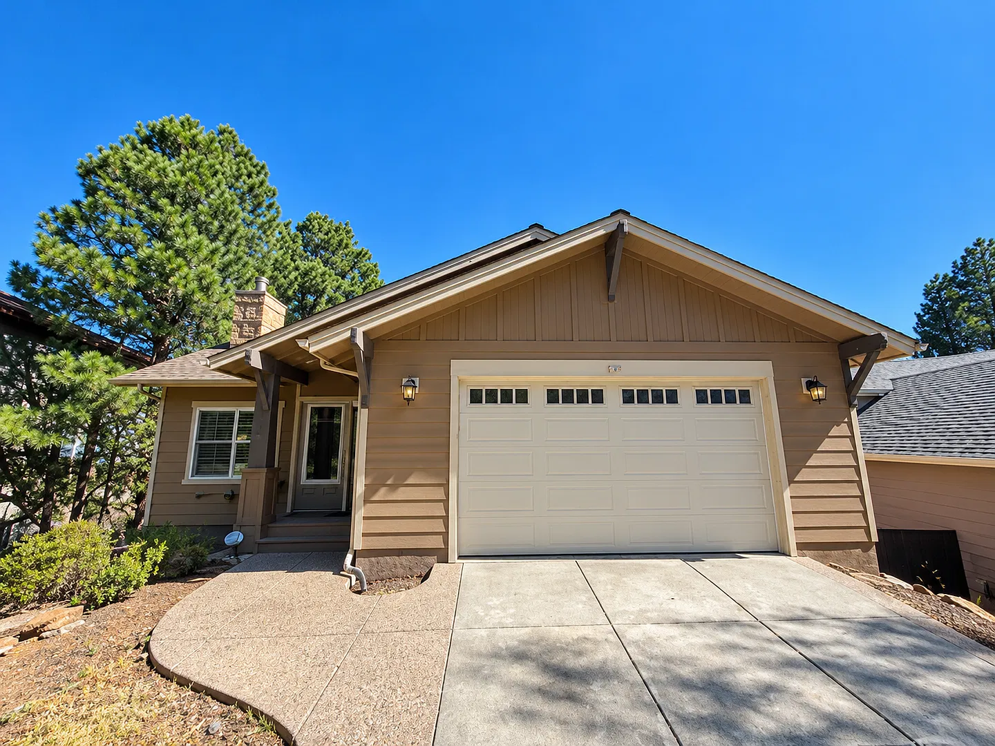 Amazing Four Bedroom In Ponderosa Trails — Photo 2