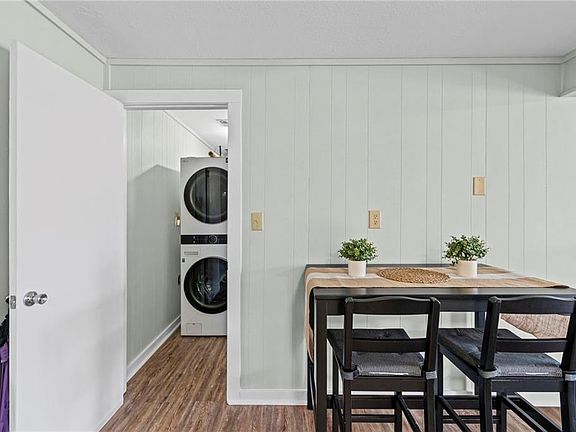4th image of 506 N Water St