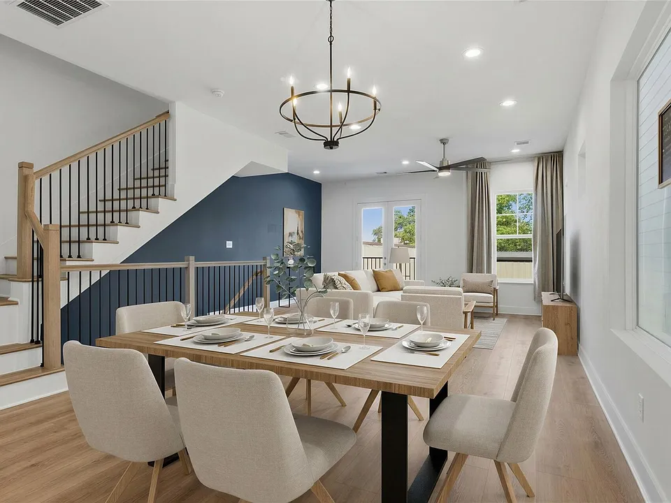 2806 Versailles Oak Ln