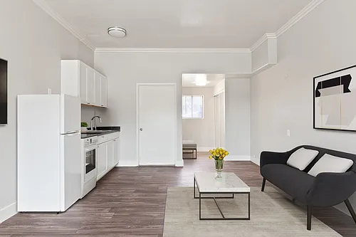 Bright & Sunny Studio w/ All New Renovation!! Photo 1