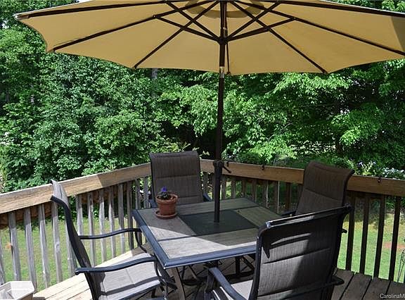 3rd image of 212 Sequoyah Cir