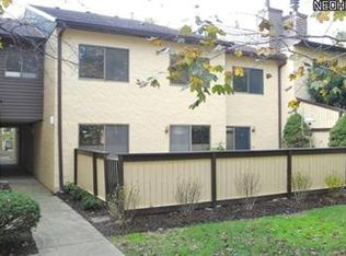 725 Hampton Ridge Dr, Akron, OH 44313