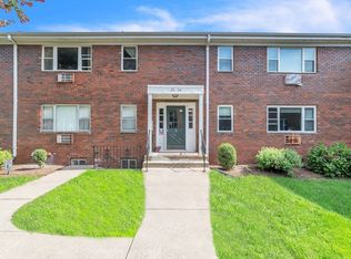 340 Regency Park Dr #26, Agawam, MA 01001