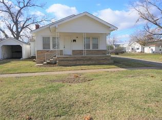 209 S 9th St, Henryetta, OK 74437