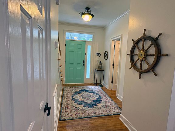 Spacious entry way