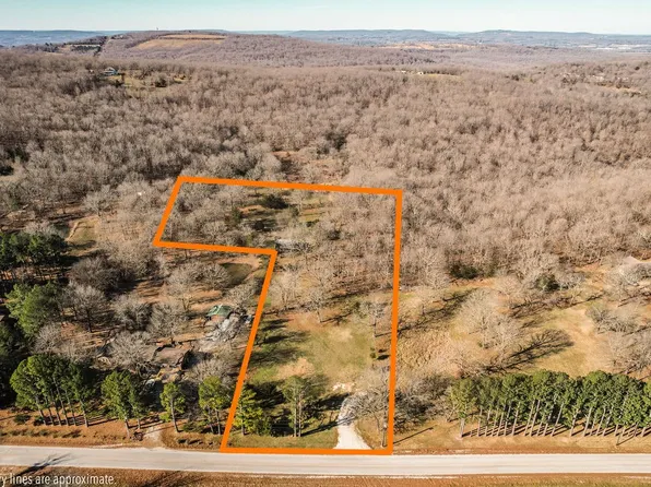 10271 N Smokey Bear Rd, Fayetteville, AR 72701