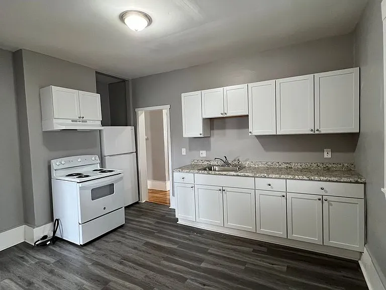 30 Courtland Rd — Photo 6