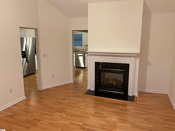 2nd image of 833 Woodsford Dr