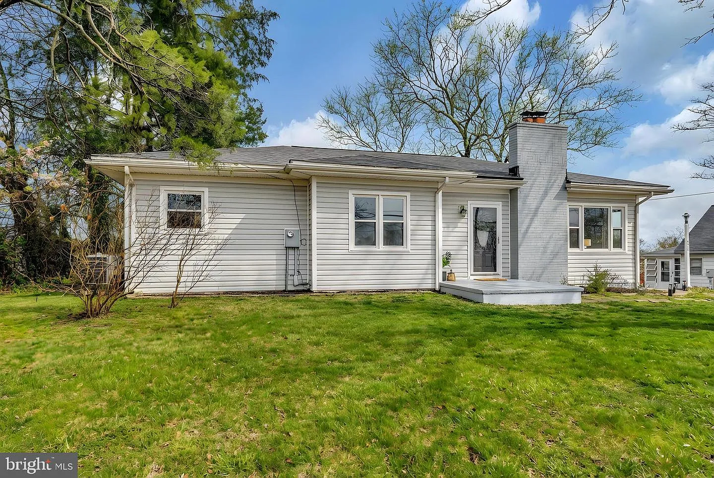 522 White Oak Rd photo 1