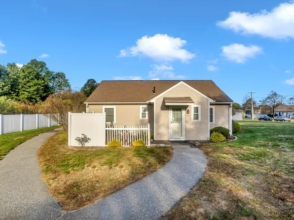 97 Collins St #97, Chicopee, MA 01022