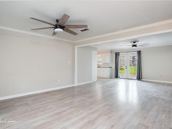 3rd image of 9413 Garfield Dr