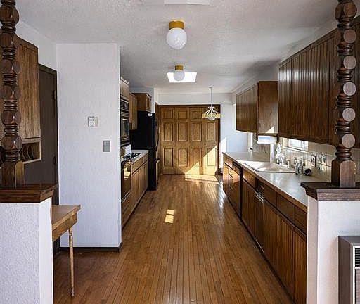 5th image of 2323 Pioneer Road