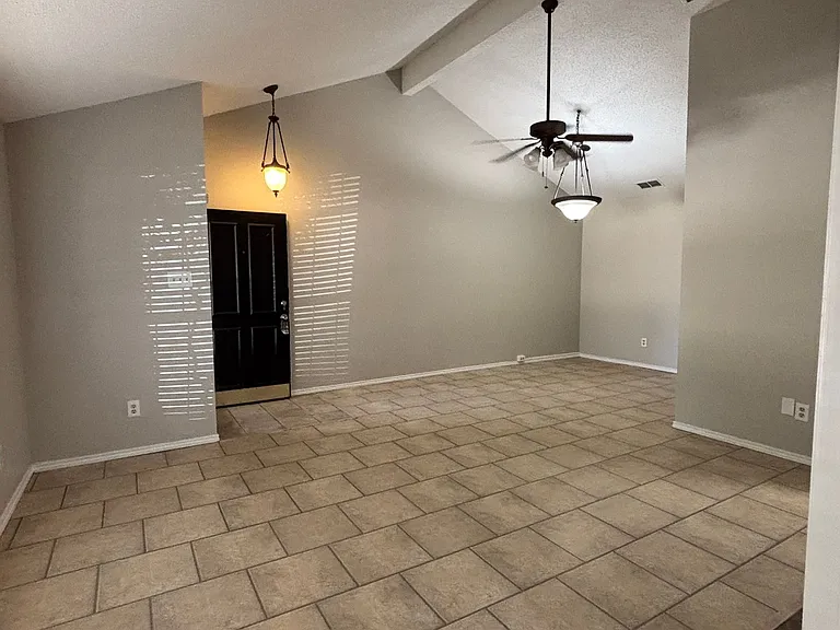 104 Glade Shadow Dr — Photo 3