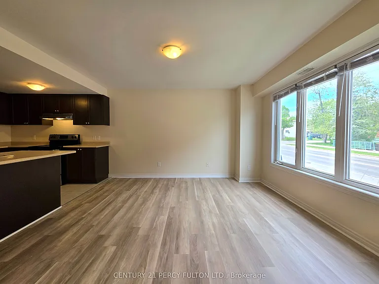 144 Mary St N #2 — Photo 4