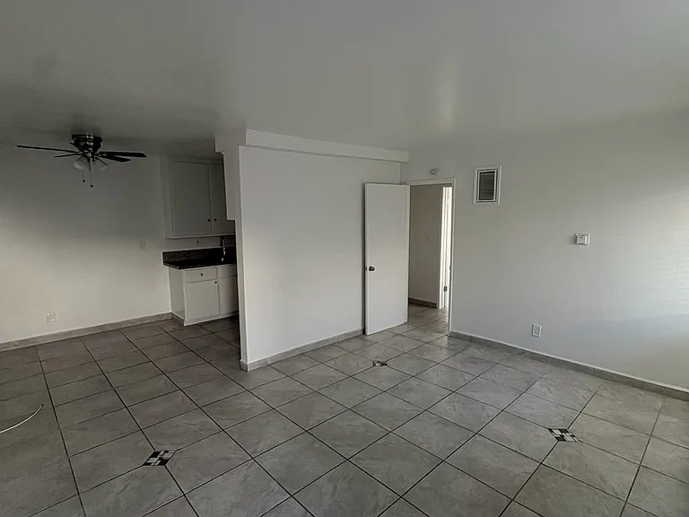 6623 Woodley Ave #6 — Photo 2