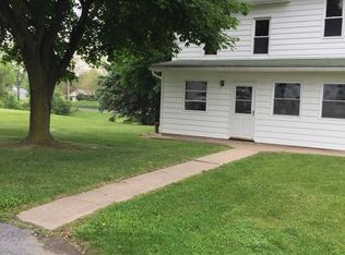 1520 Windsor Castle Rd, Hamburg, PA 19526