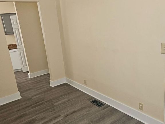 4th image of 327 Stanley Ave #1