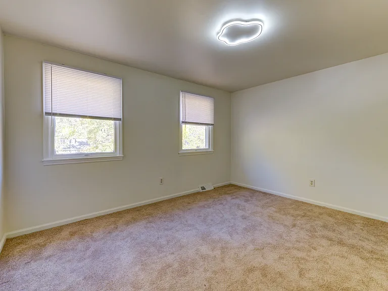 13 Cloverfield Dr — Photo 40