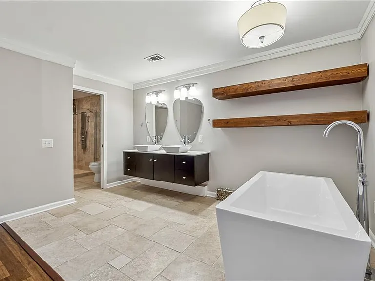 6895 Riverside Dr — Photo 25