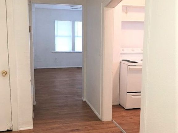 4th image of 540 SW 24th St Unit 3