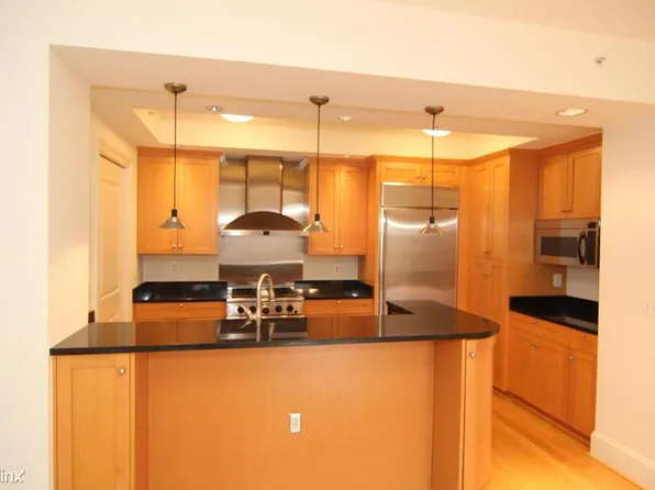 4821 Montgomery Ln APT 306, Bethesda, MD 20814