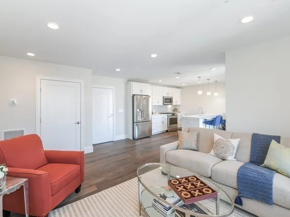 545 E 3rd St #10, Boston, MA 02127