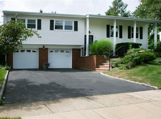 12 McEvoy Rd, Edison, NJ 08837