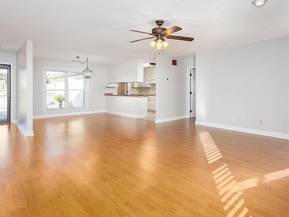 5th image of 107 Kensington Dr