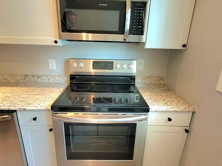 219 E 4th St #219 — Photo 19