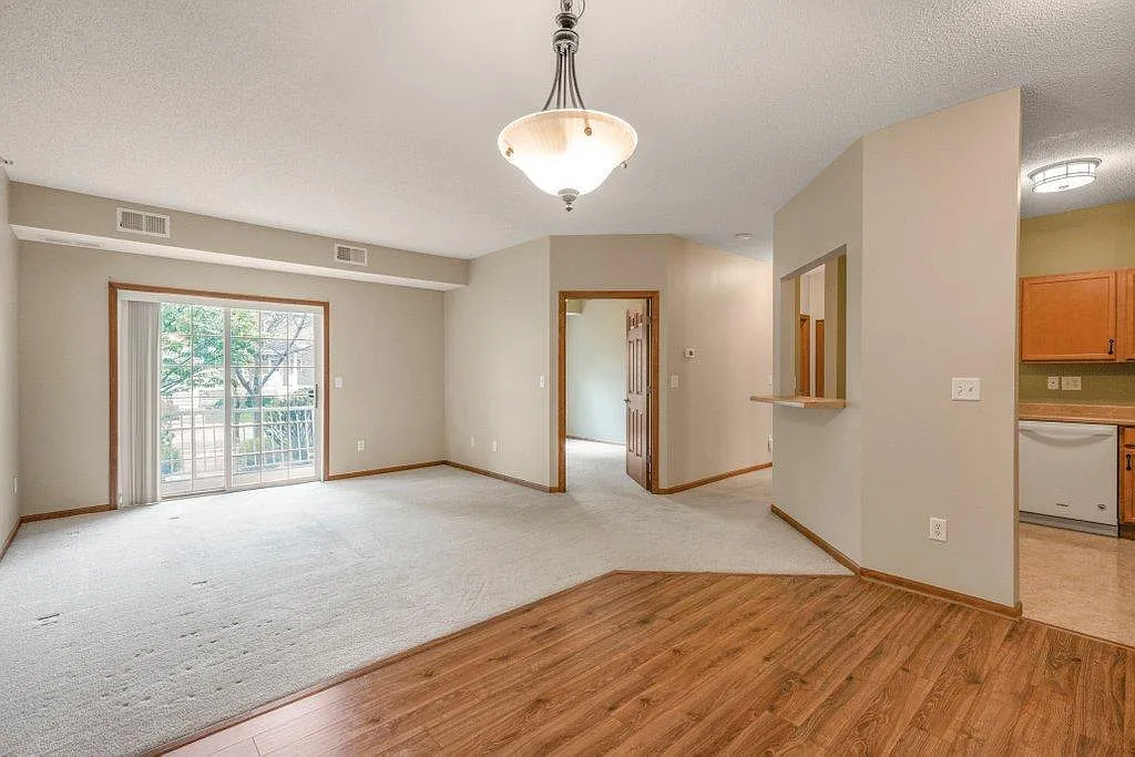 2 bed, 1.0 bath, 987 sqft, $1,500 — Photo 3