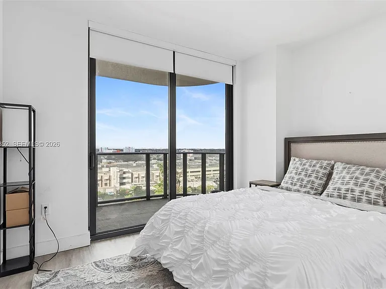 121 NE 34th St #1001 — Photo 12