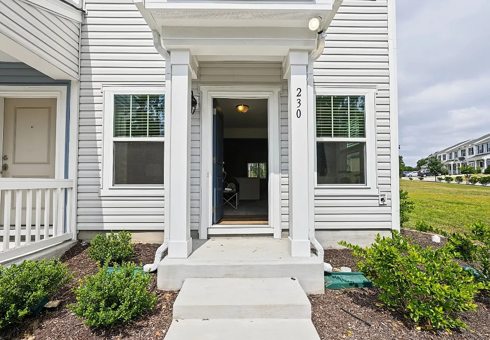 230 Banbury Dr